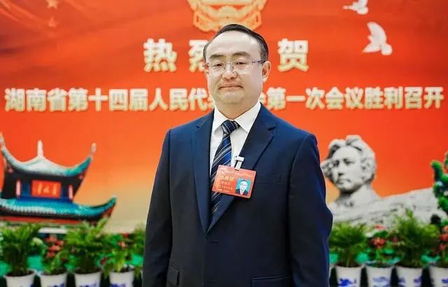 張家界市桑植縣委副書記、縣長梁高武：“喊”回10萬老鄉(xiāng)，和大家一塊過年